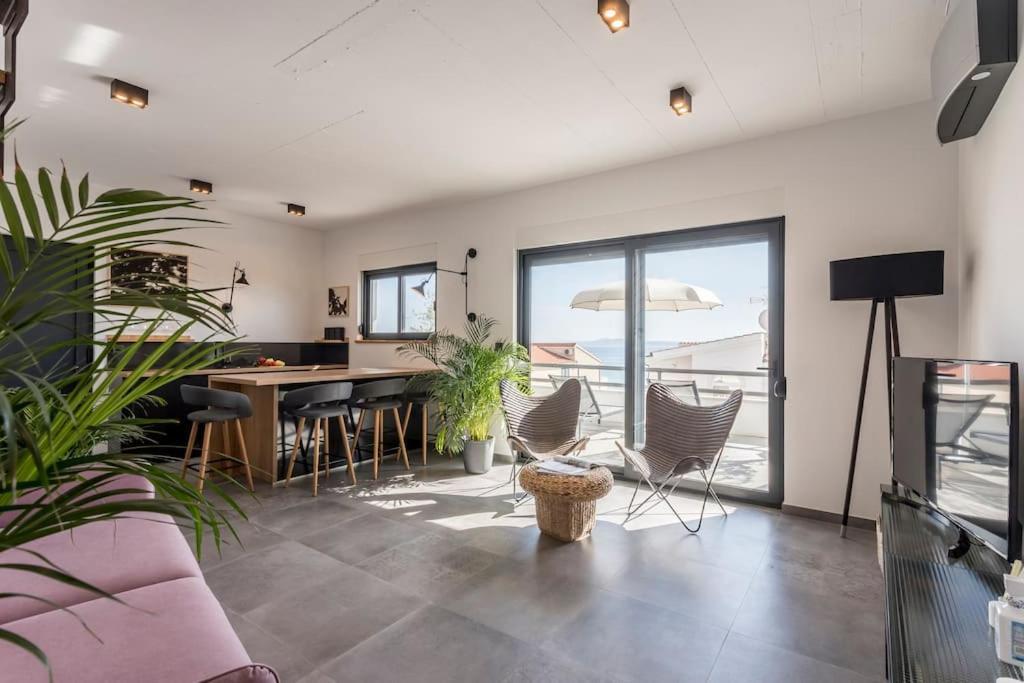 Holiday Home Lolina,Sea On A Palm! Heated Pool Trogir Exteriér fotografie