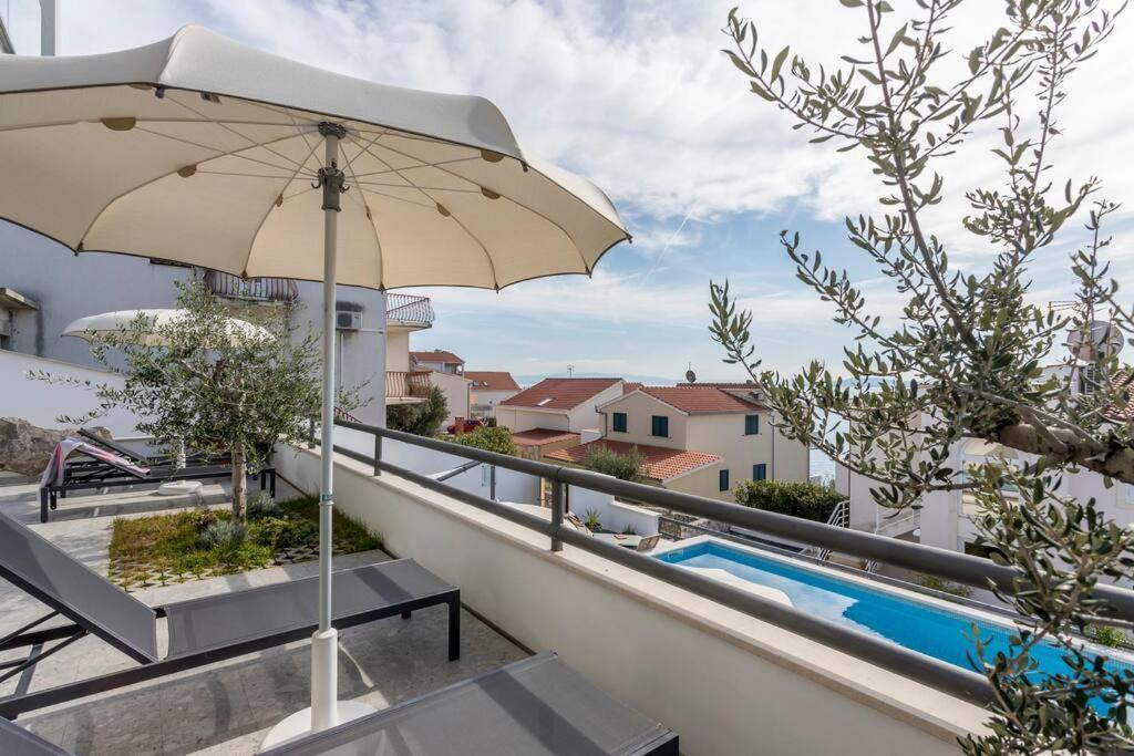 Holiday Home Lolina,Sea On A Palm! Heated Pool Trogir Exteriér fotografie
