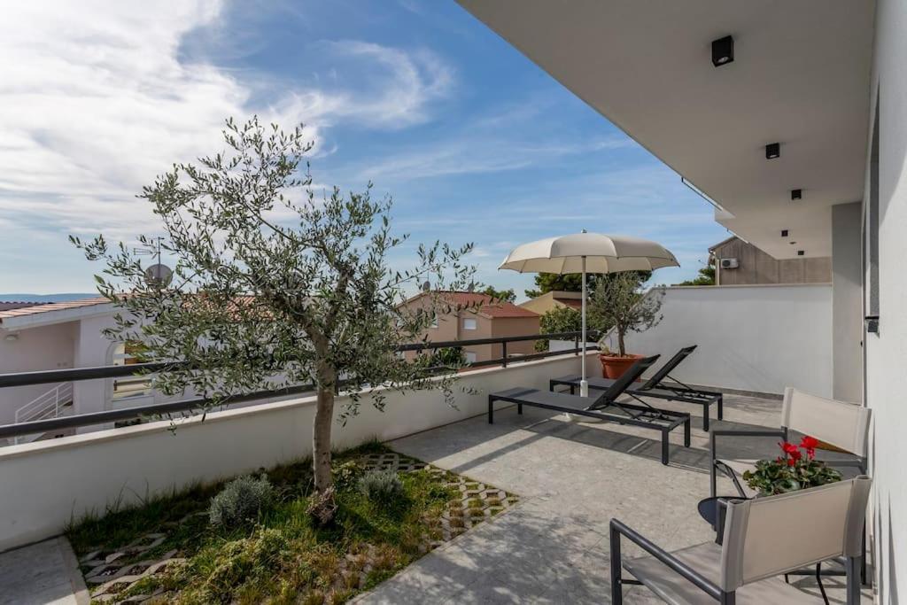 Holiday Home Lolina,Sea On A Palm! Heated Pool Trogir Exteriér fotografie
